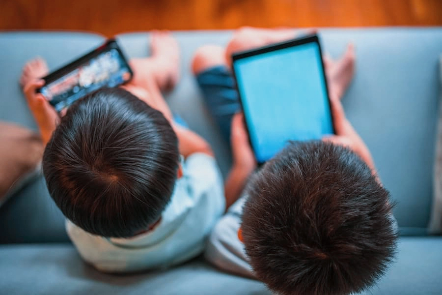 Allow Kids Should I Allow My Children to Access the Internet? - Aquila Style